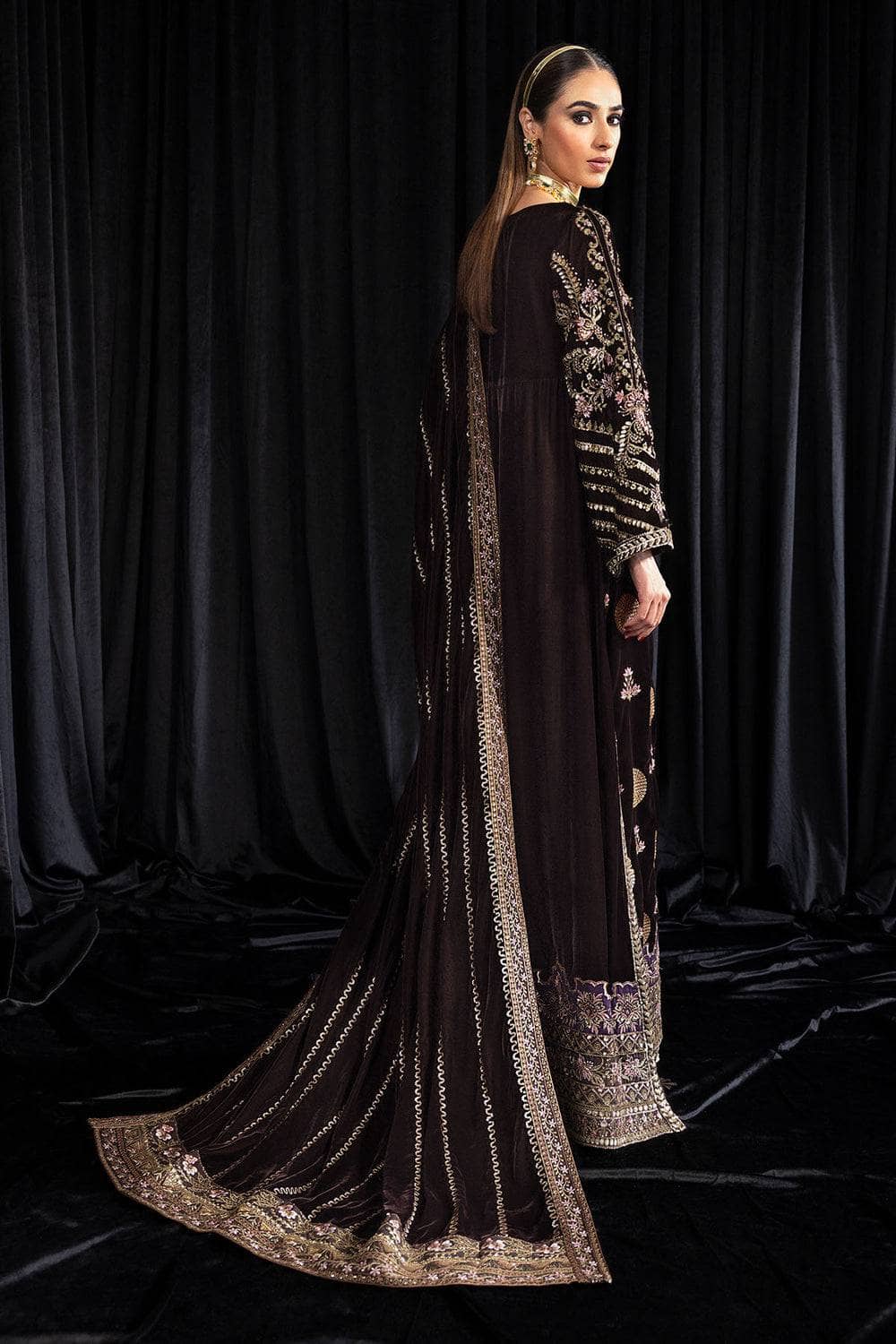 img_nureh_maya_velvet_awwal_boutique