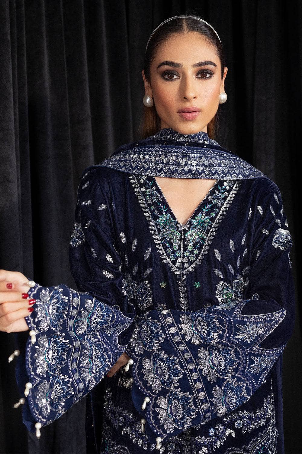 img_nureh_maya_velvet_awwal_boutique
