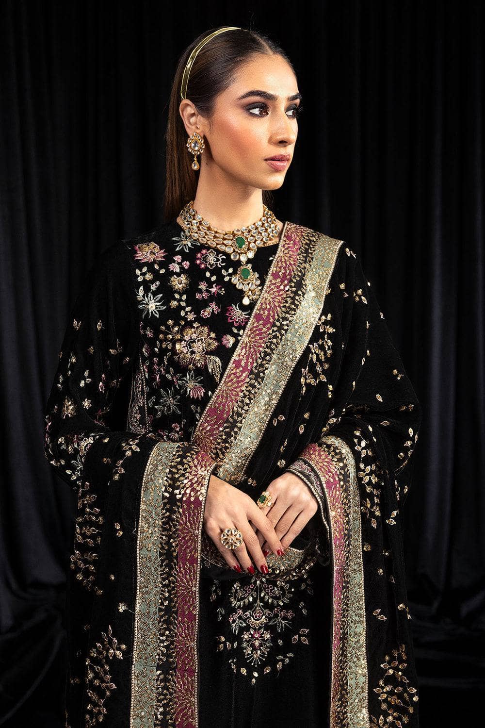 img_nureh_maya_velvet_awwal_boutique