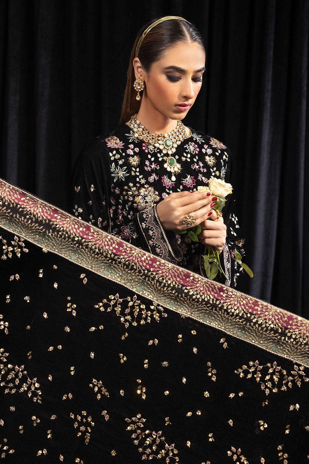 img_nureh_maya_velvet_awwal_boutique