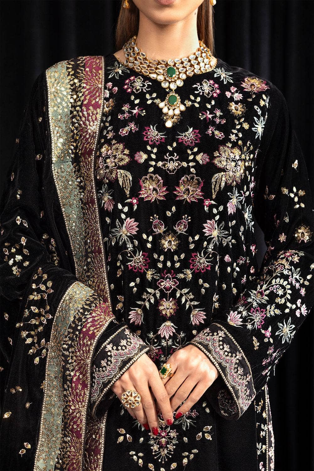 img_nureh_maya_velvet_awwal_boutique