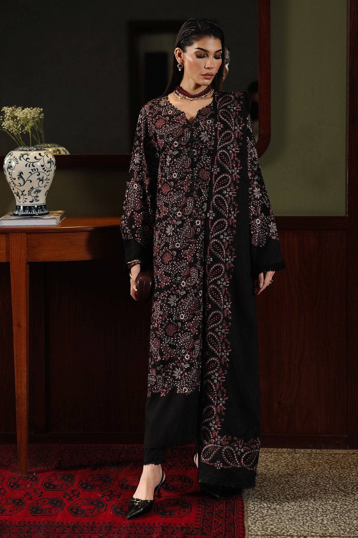 Nureh Marina Exclusive Winter/NE 281/Embroideried Woolen Shawl