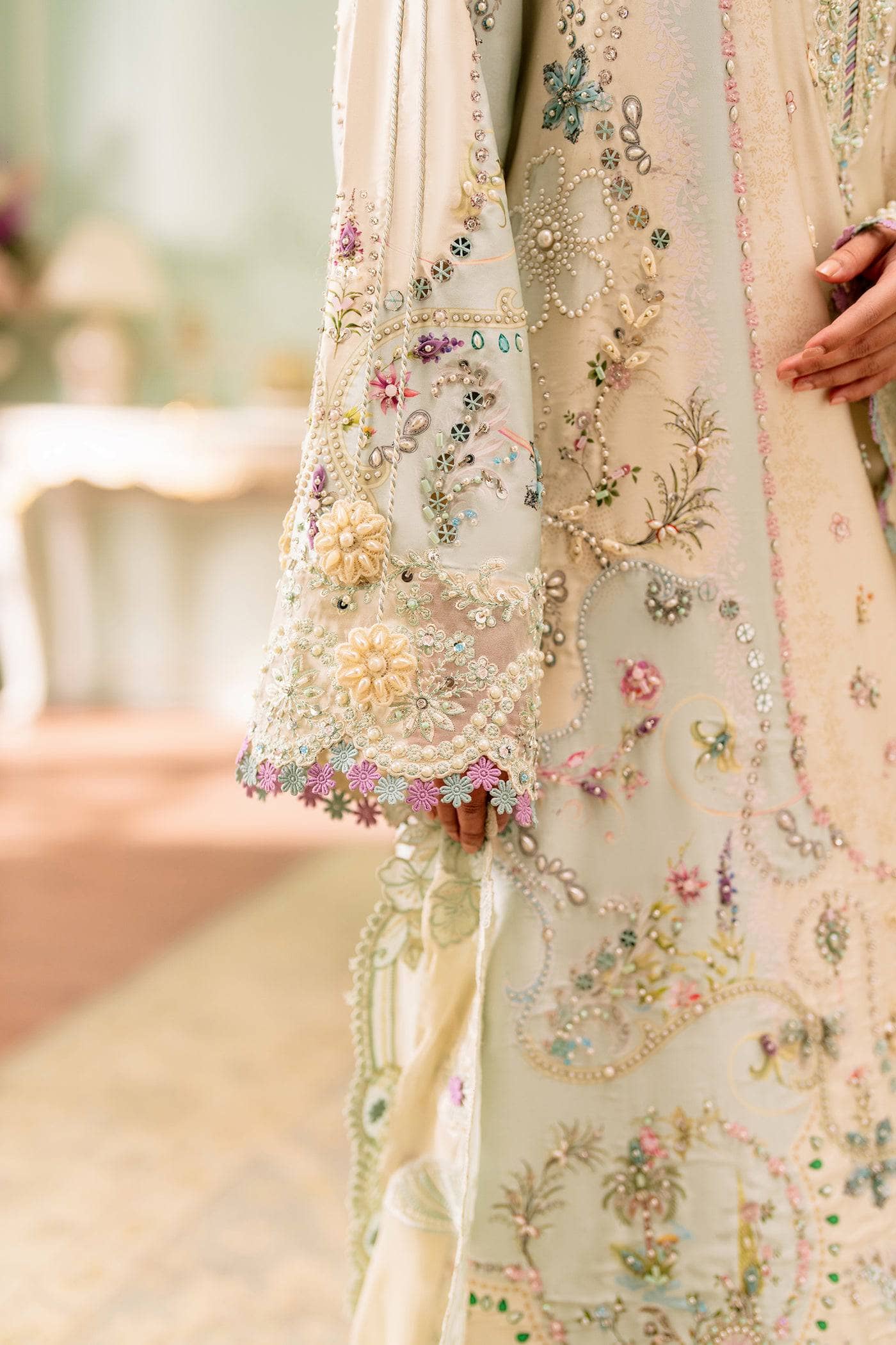 img_qalamkar_luxe_silk_awwal_boutique