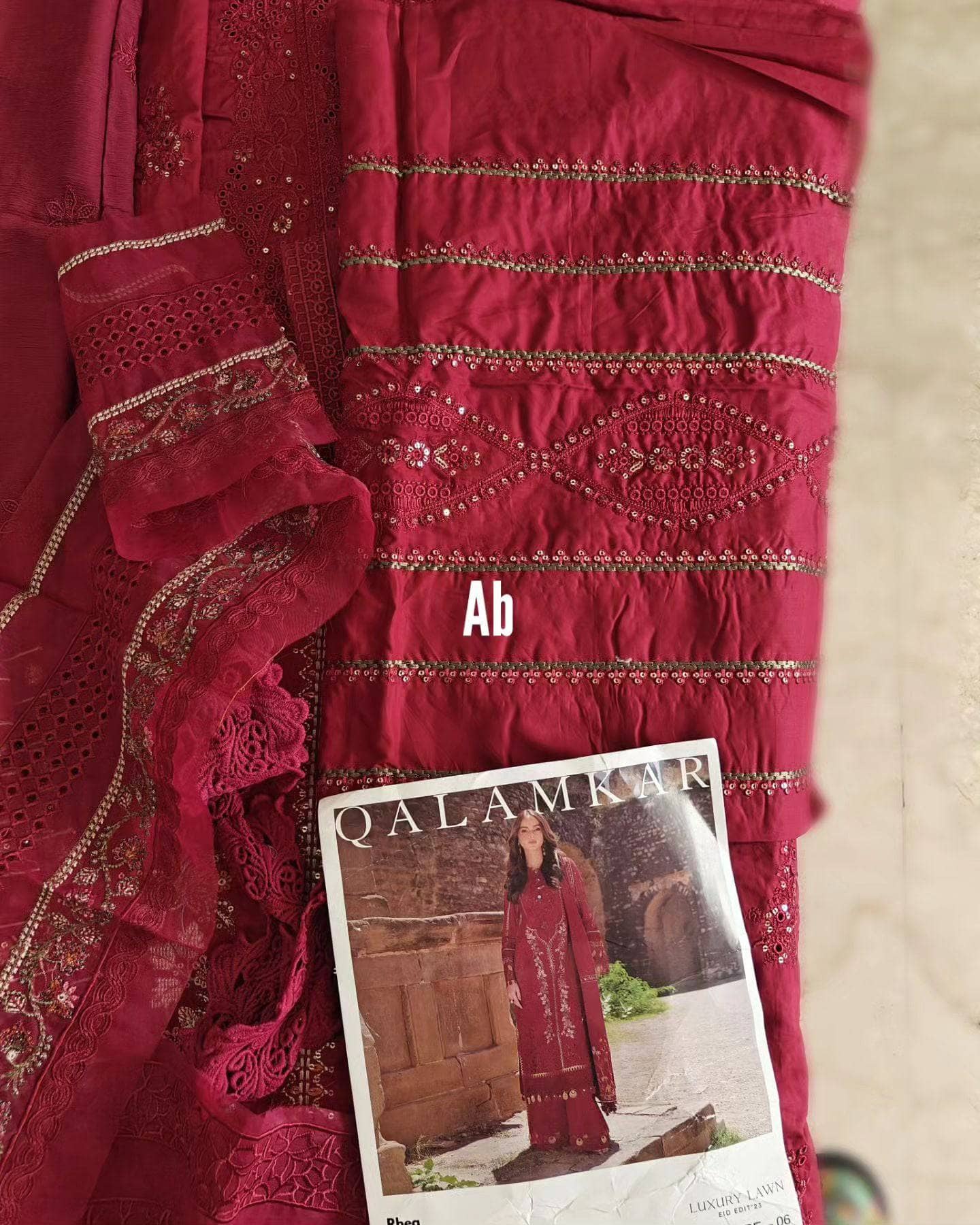 img_qalamkar_luxury_lawn_23_awwal_boutique