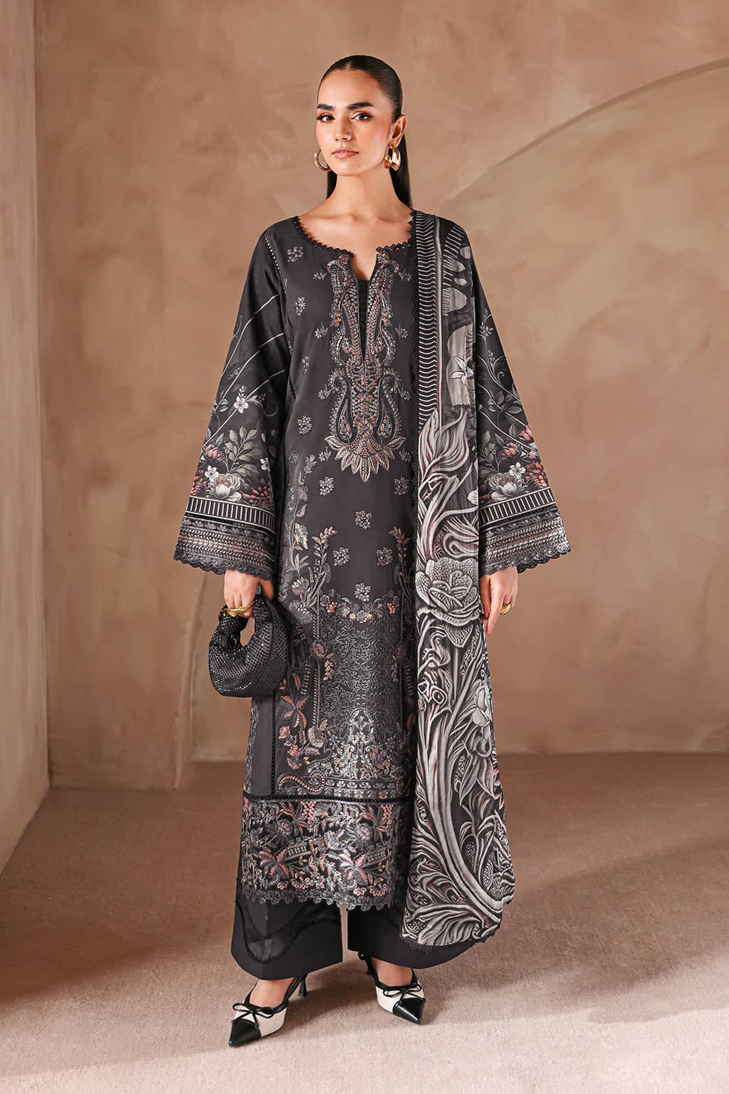 img_ramsha_mashaal_lawn_awwal_boutique