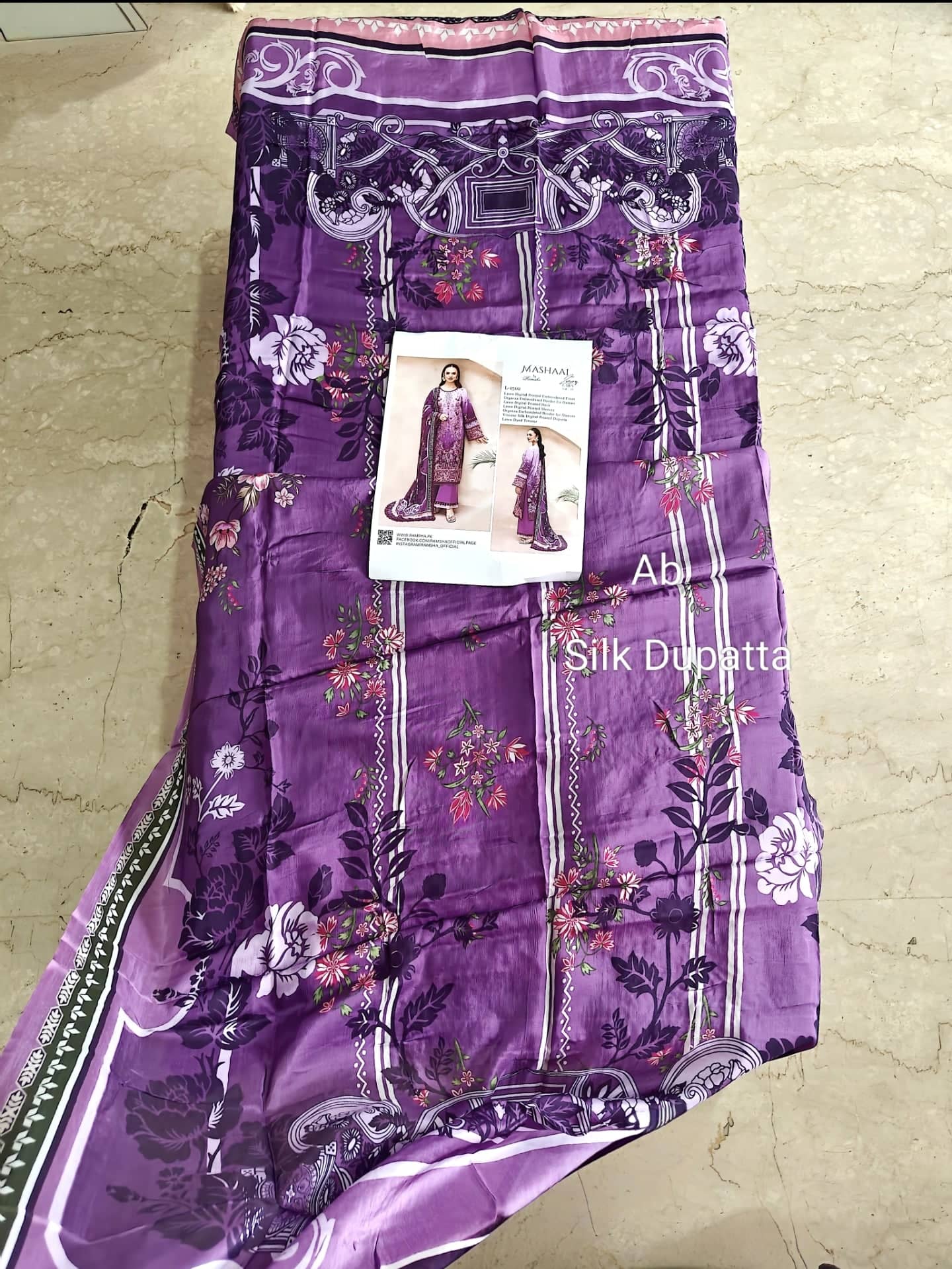 img_open_pic_ramsha_andaz_lawn_23_awwal_boutique