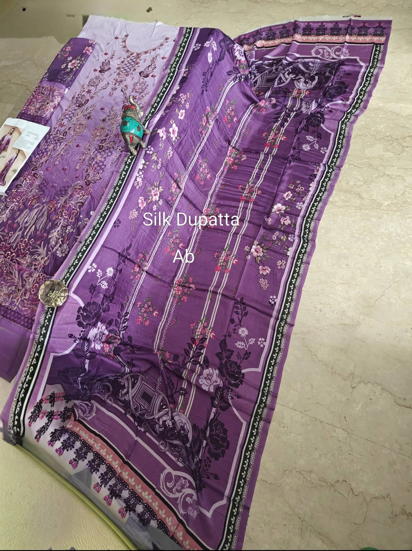 img_open_pic_ramsha_andaz_lawn_23_awwal_boutique