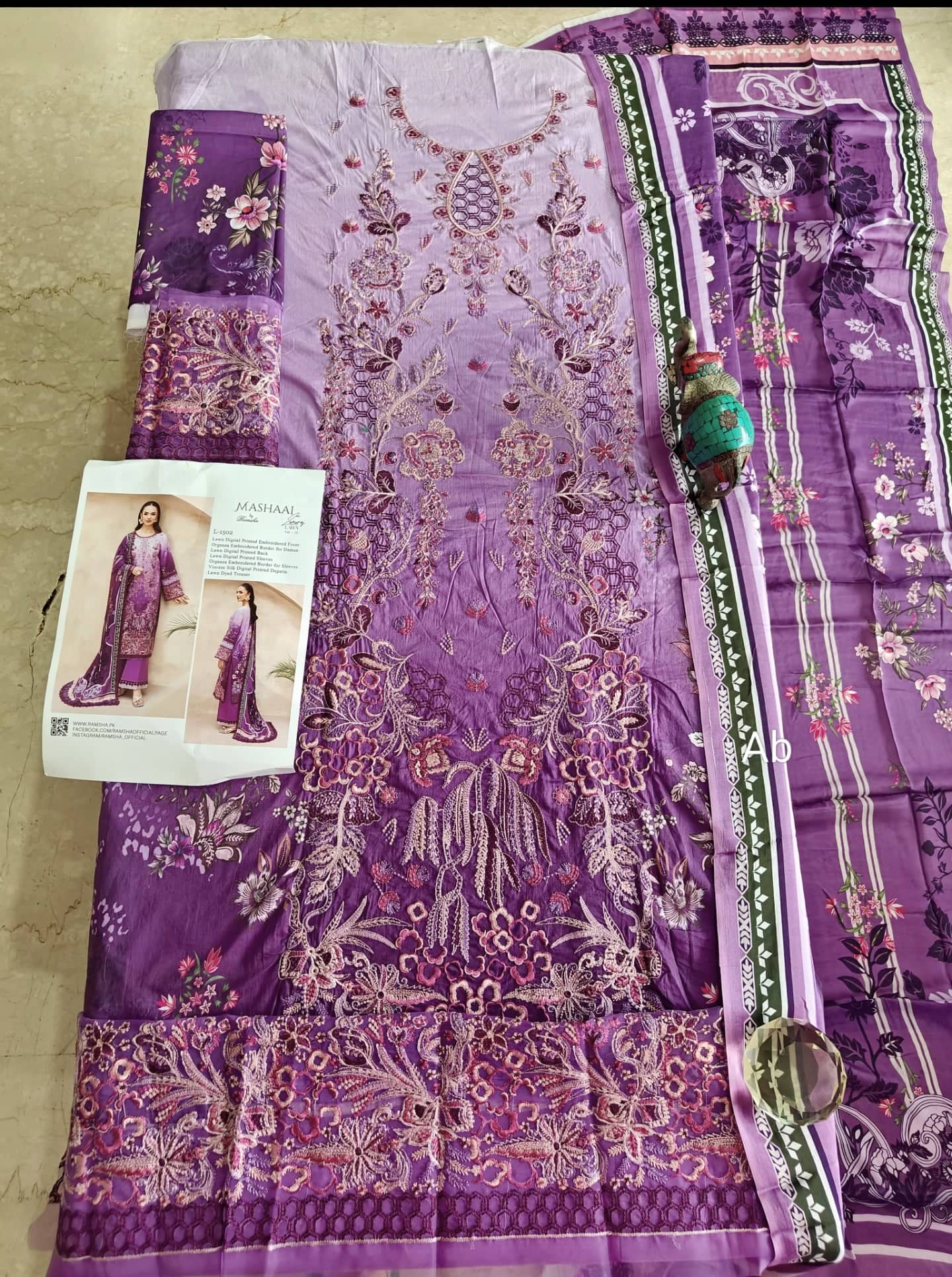 img_open_pic_ramsha_andaz_lawn_23_awwal_boutique