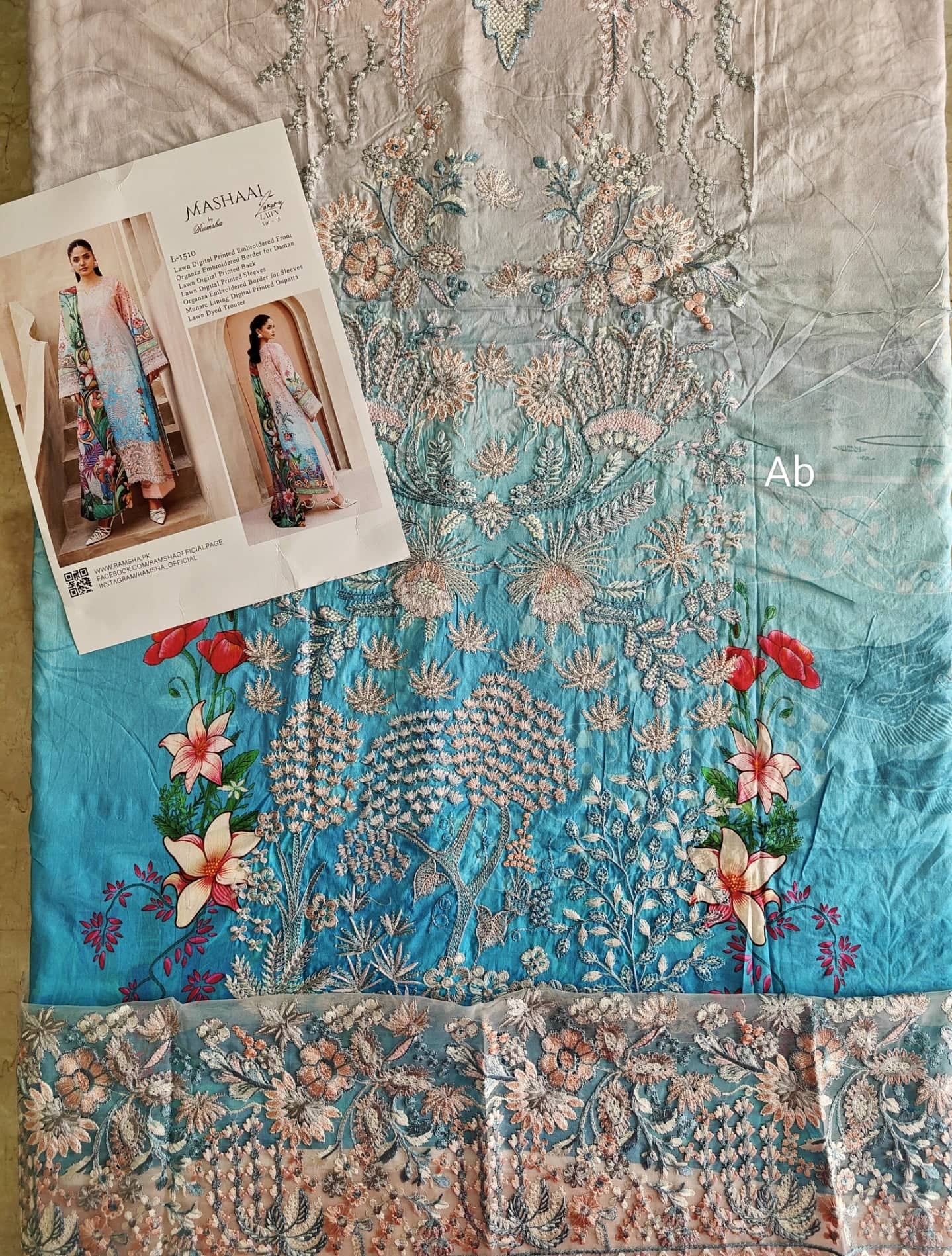 img_open_pic_ramsha_andaz_lawn_23_awwal_boutique