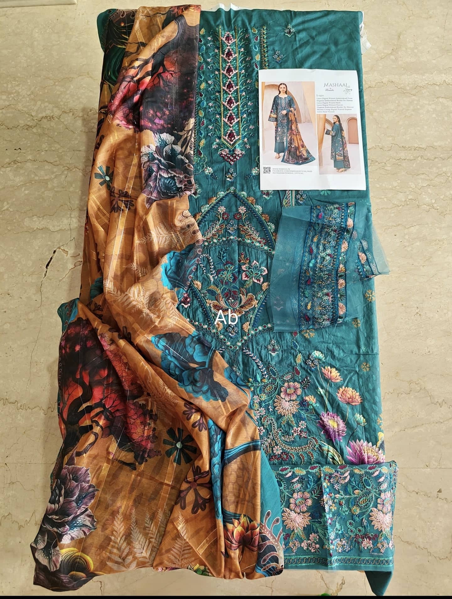 img_open_pic_ramsha_andaz_lawn_23_awwal_boutique