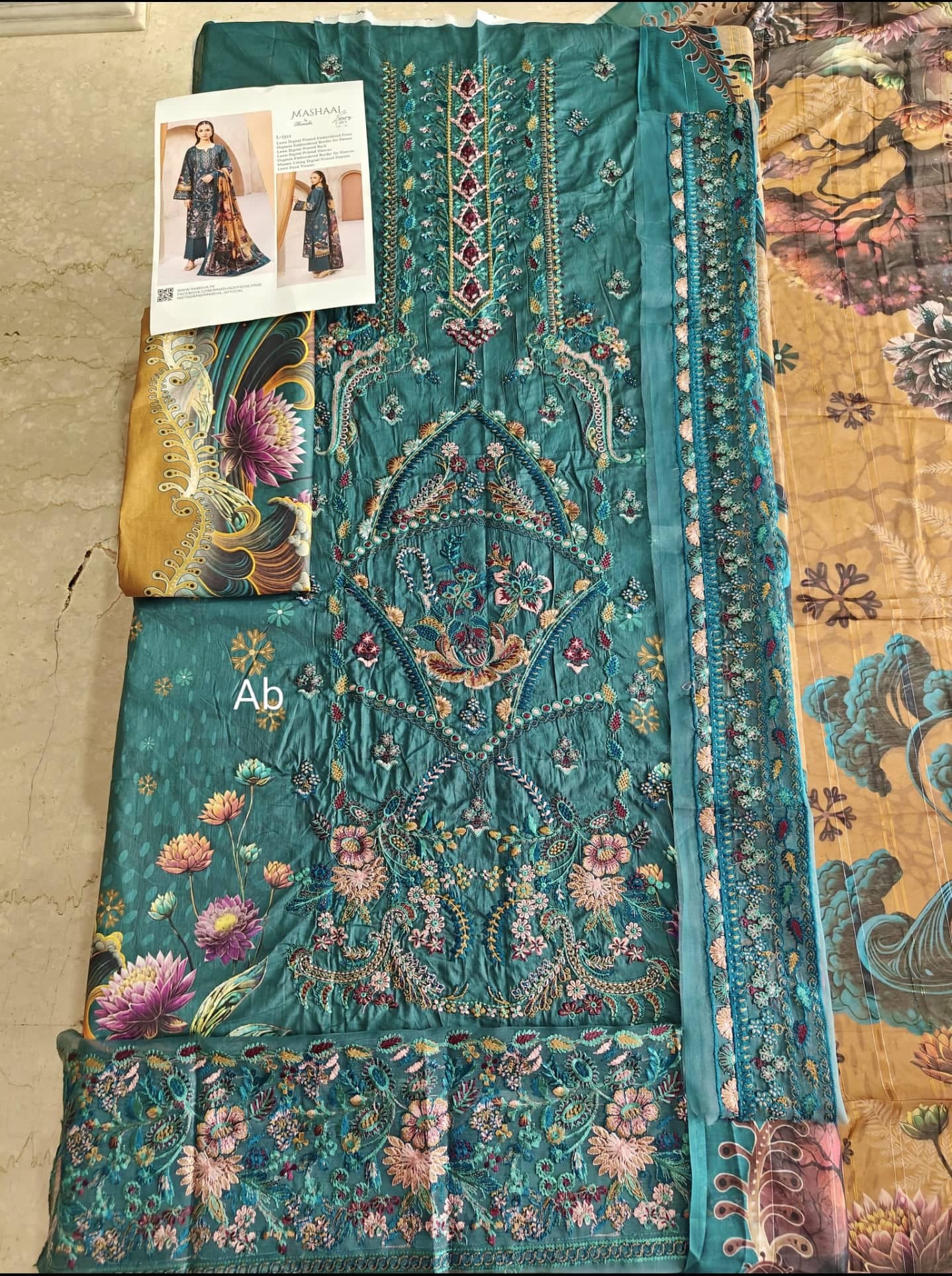 img_open_pic_ramsha_andaz_lawn_23_awwal_boutique