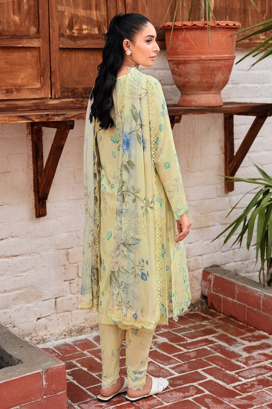 img_ramsha_mashal_lawn_24_awwal_boutique