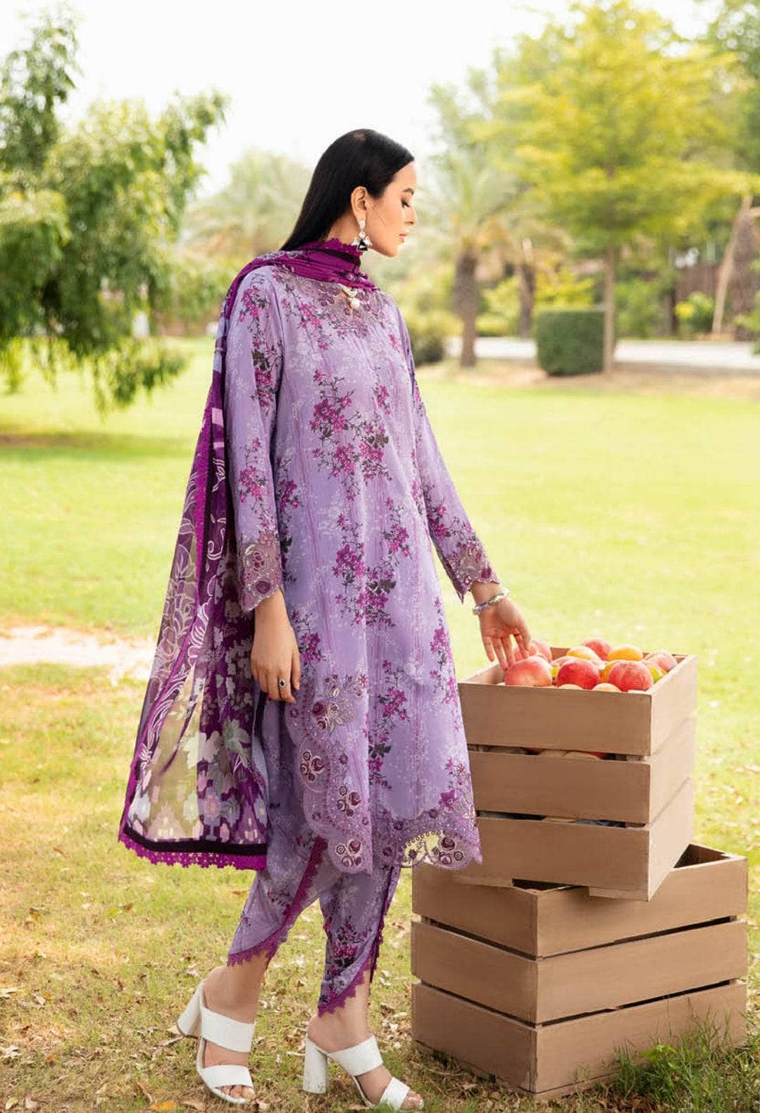 img_ramsha_rangrez_lawn_25_awwal_boutique