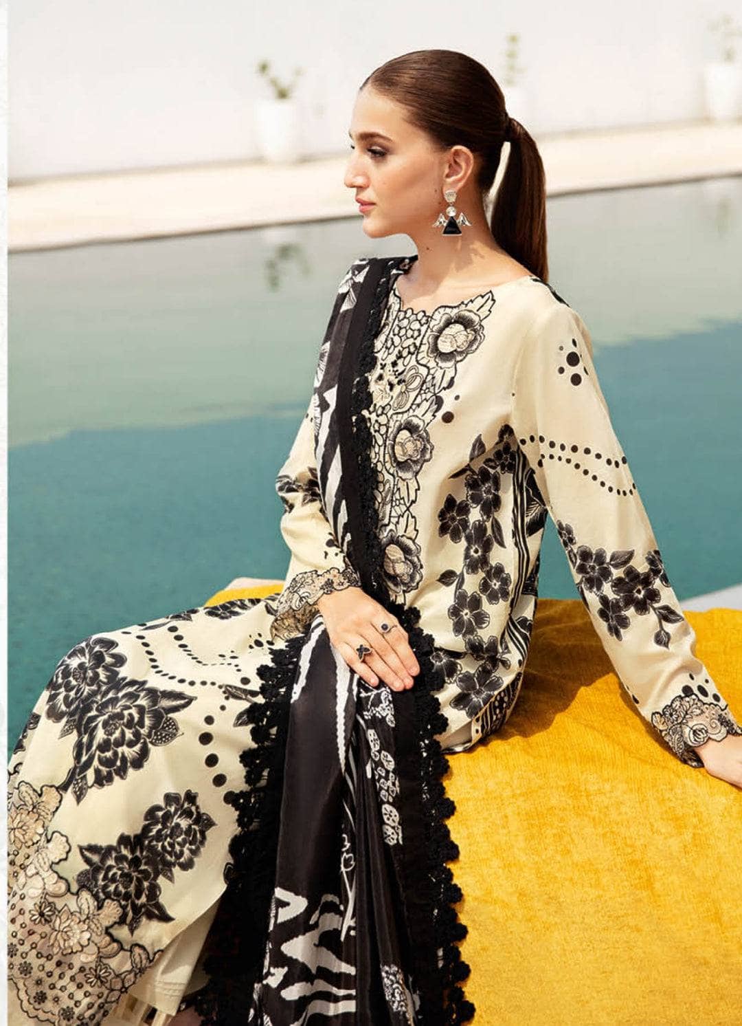 img_ramsha_rangrez_lawn_25_awwal_boutique