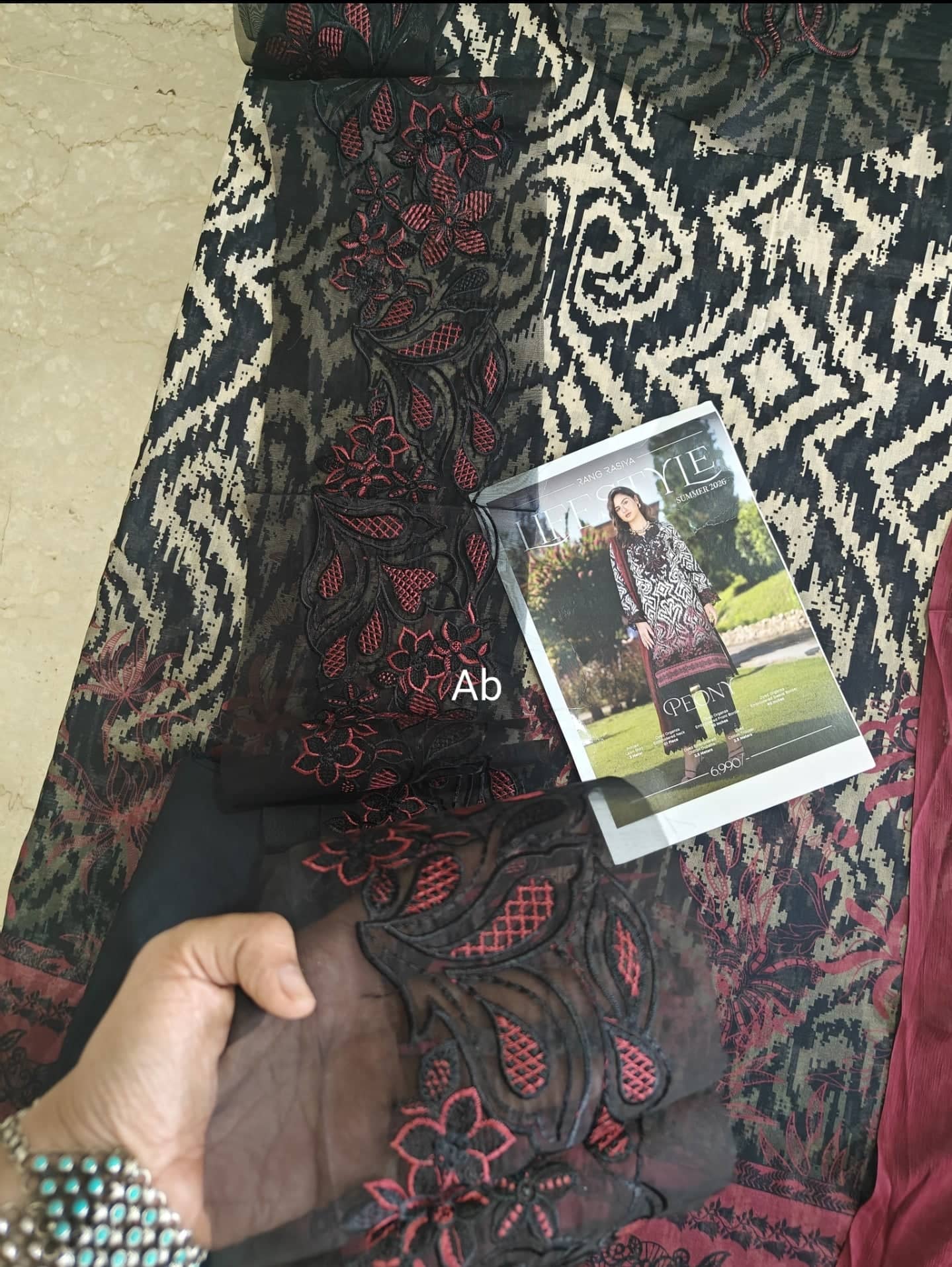 Open Pic/Rang Rasiya Lifestyle 26/Peony/Smoked Black