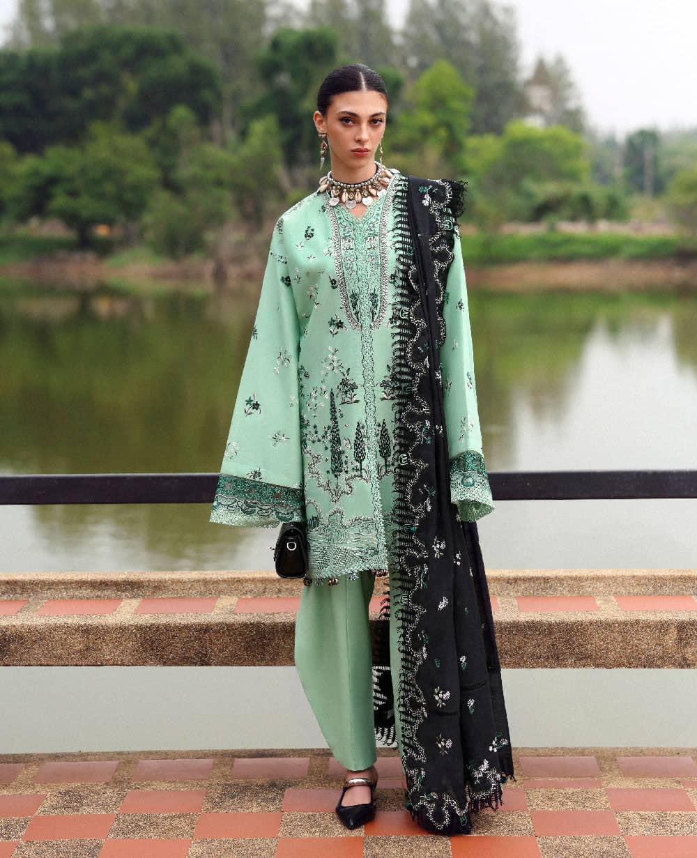 img_republic_womens_wear_lilas_lawn_awwal_boutique