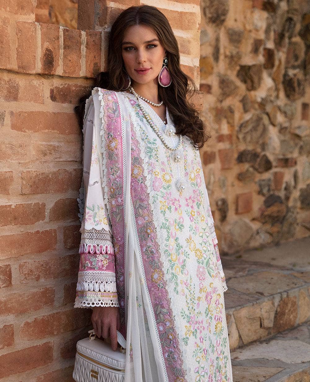 img_republic_womenswear_lawn_24_awwal_boutique