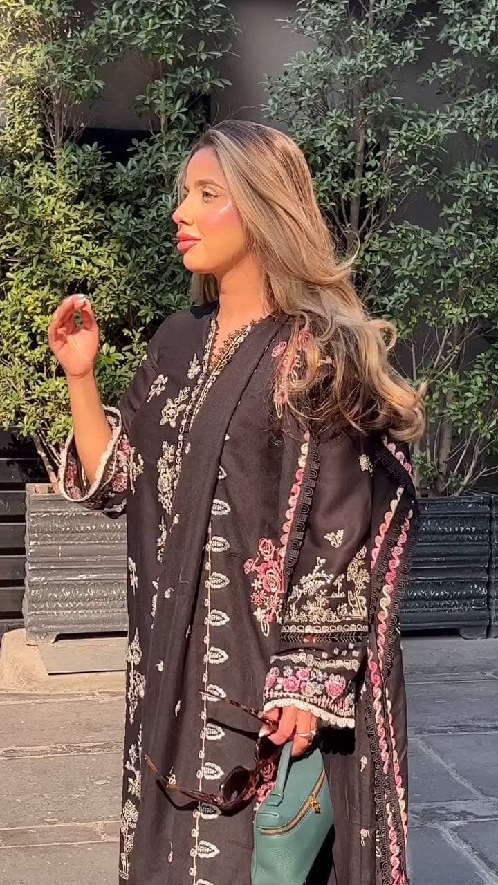 Spotted in Republic Womenswear Winter 24/D9 (Mira) Winter 24/