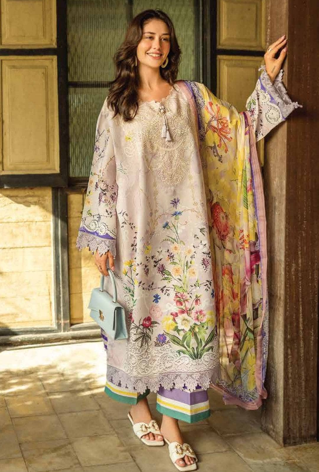 img_roheenaz_lawn_awwal_boutique
