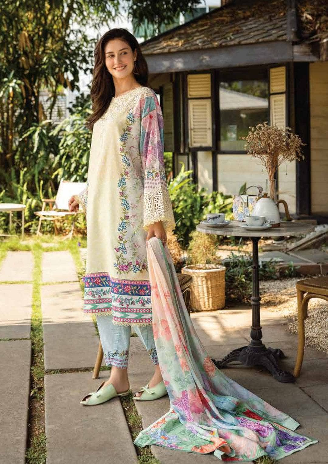 img_roheenaz_lawn_awwal_boutique