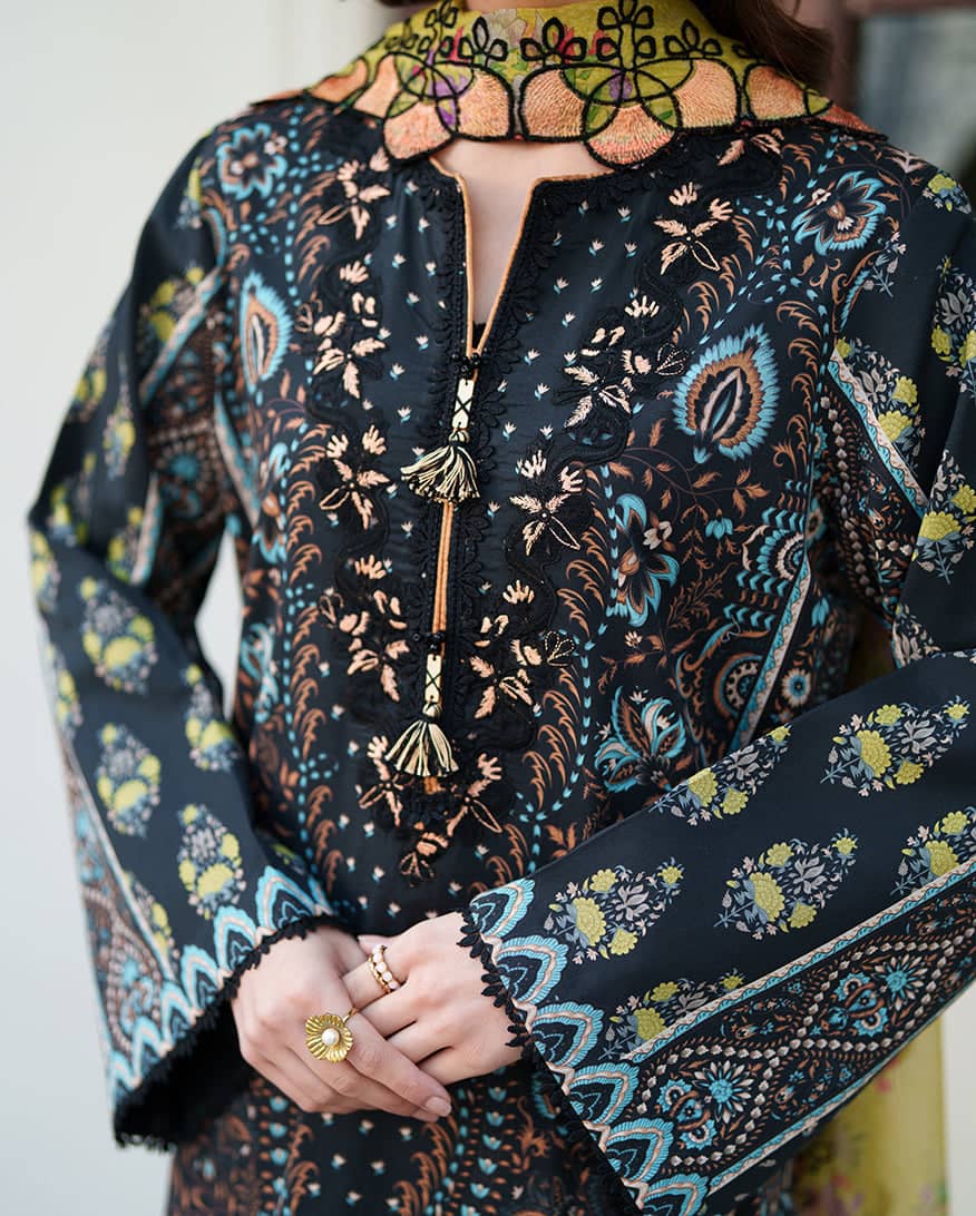 Roheenaz Whispered Floral/Garden Mist/Black