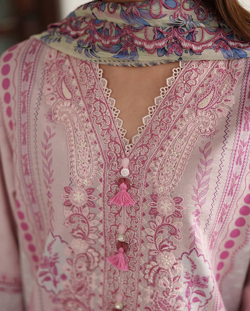 img_roheenaz_whispered_florals_awwal_boutique