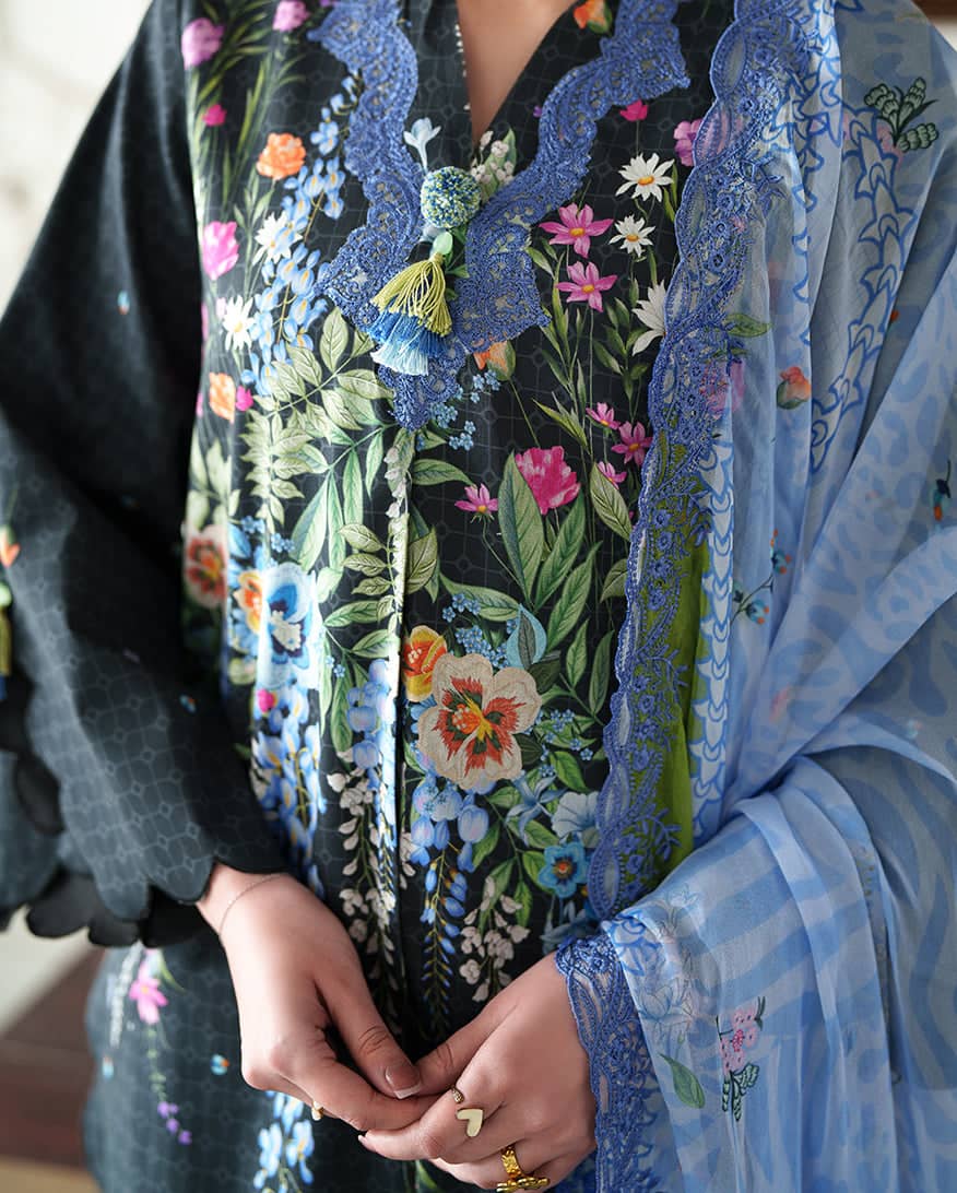 img_roheenaz_whispered_florals_awwal_boutique