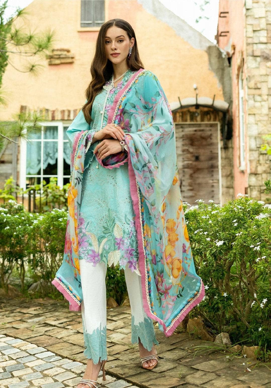 img_roheenaz_lawn_awwal_boutique