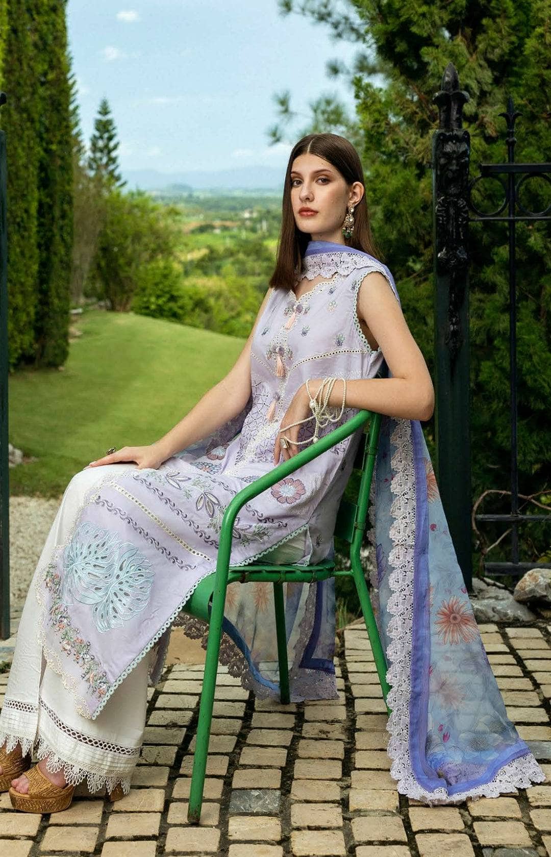 img_roheenaz_lawn_awwal_boutique