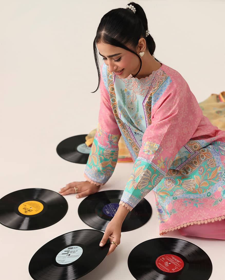 img_roheenaz_rosette_lawn_awwal_boutique