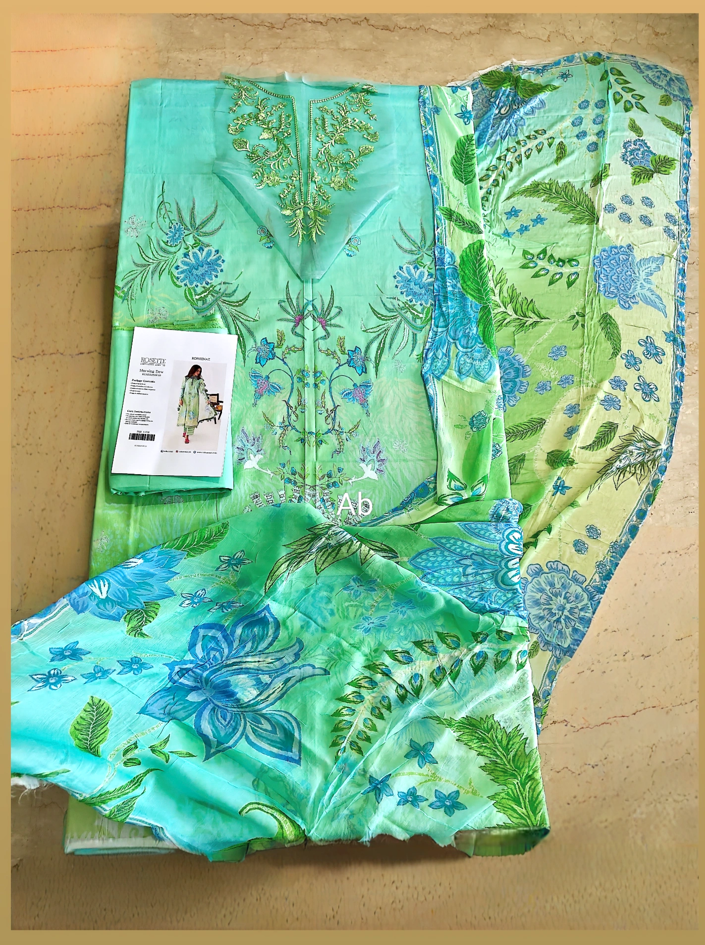 img_roheenaz_eid_lawn_awwal_boutique