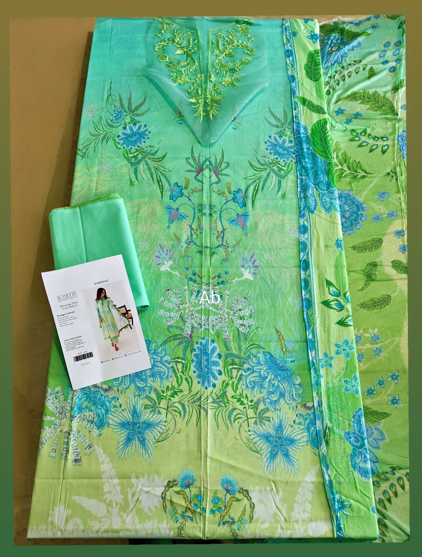 img_roheenaz_eid_lawn_awwal_boutique