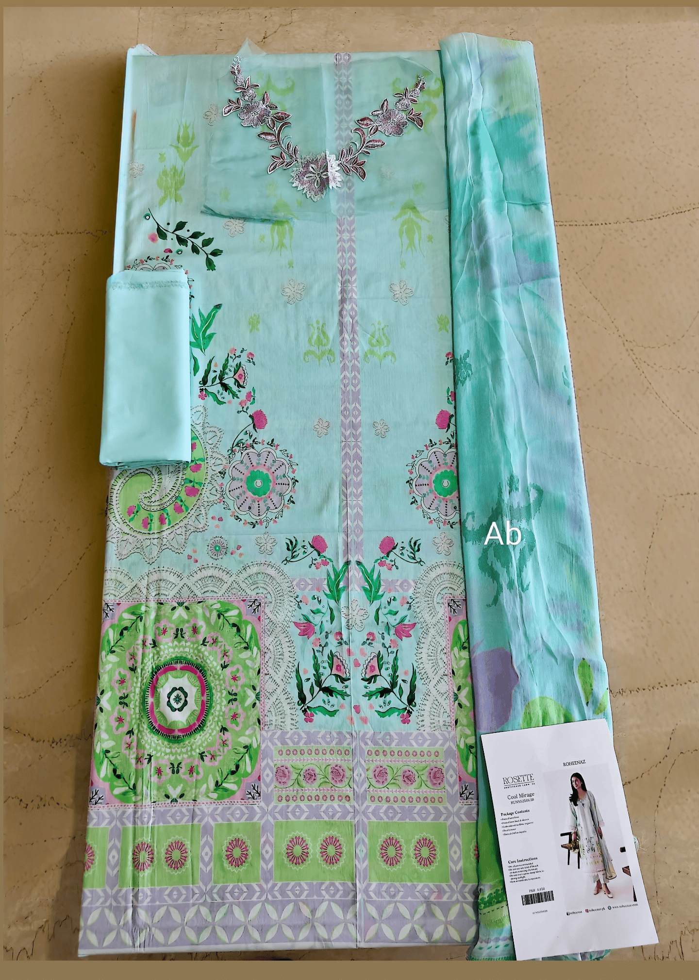 img_roheenaz_lawn_awwal_boutique