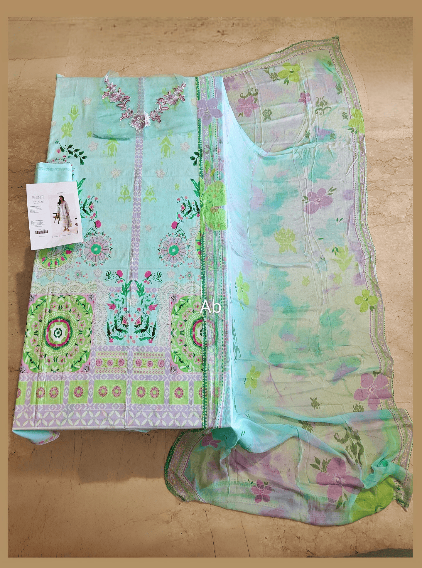 img_roheenaz_lawn_awwal_boutique