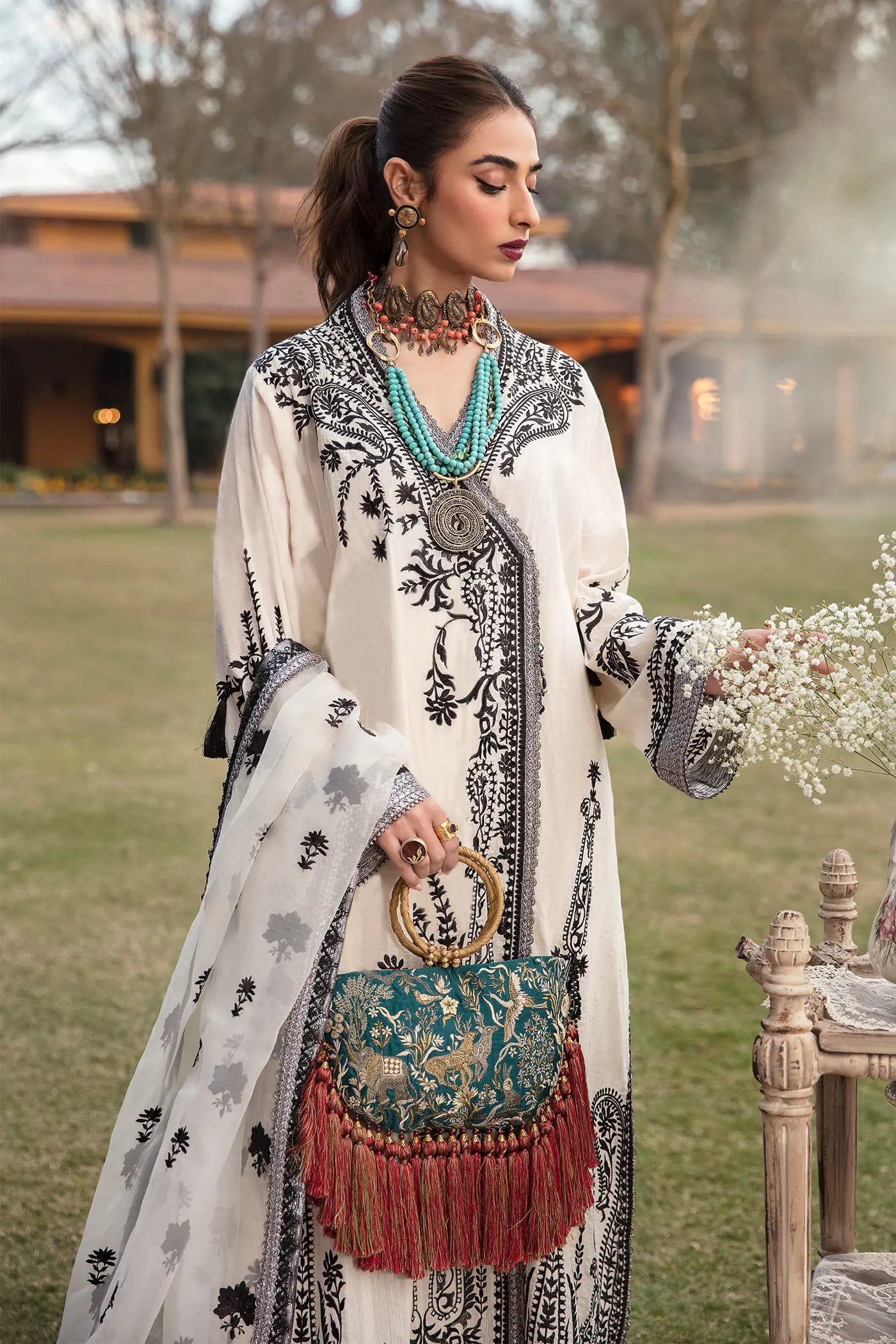 img_nilofer_shahid_lawn_23_awwal_boutique