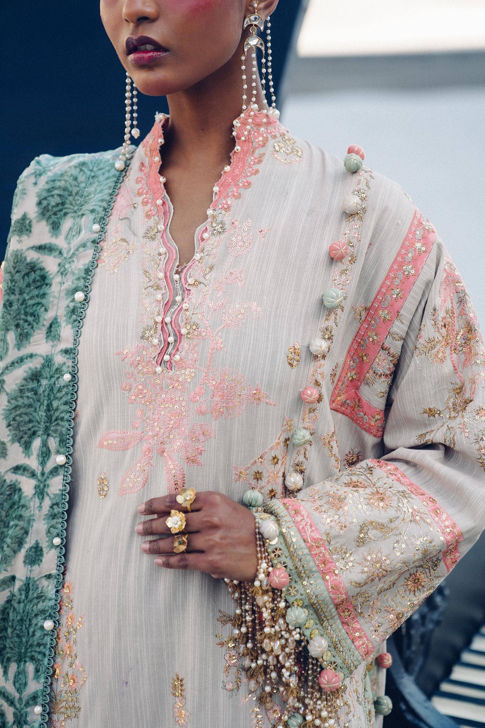 img_sana_safinaz_winter_shawl_collection_awwal_boutique