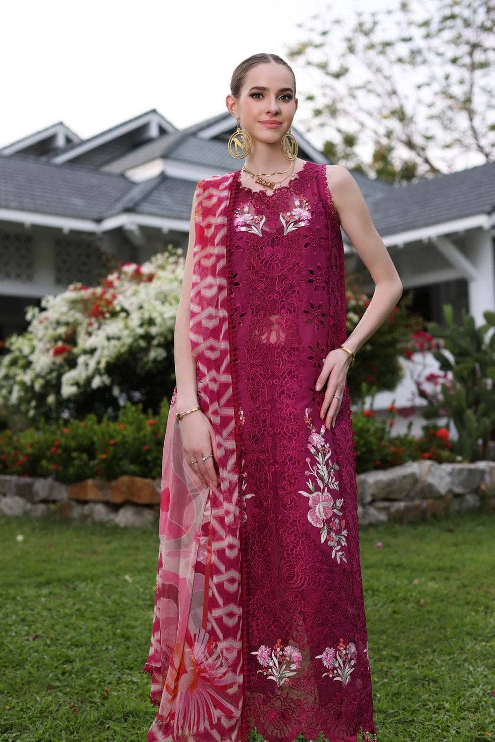 img_saadia_asad_chikankari_lawn_24_awwal_boutique