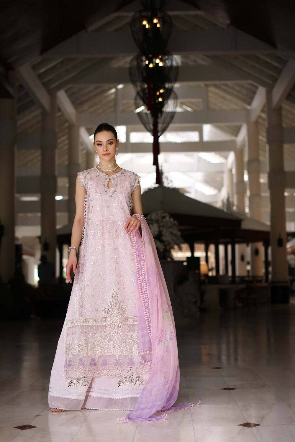 img_saadia_asad_chikankari_lawn_24_awwal_boutique