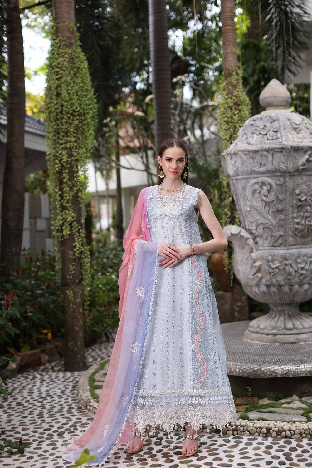 img_saadia_asad_chikankari_lawn_24_awwal_boutique