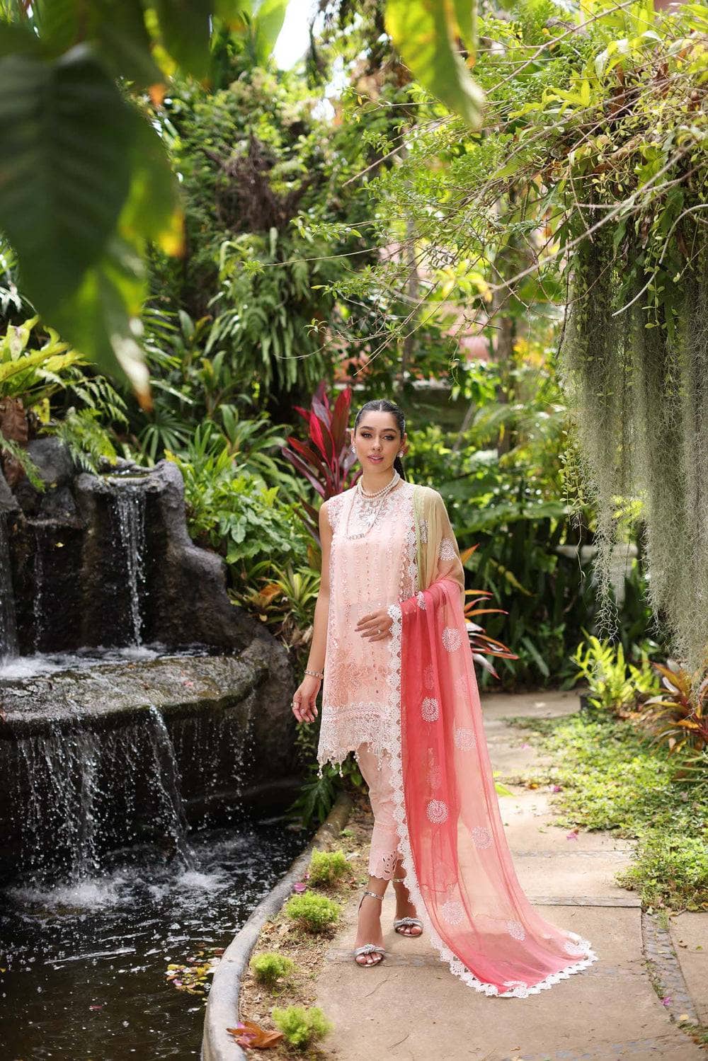 img_saadia_asad_chikankari_lawn_24_awwal_boutique