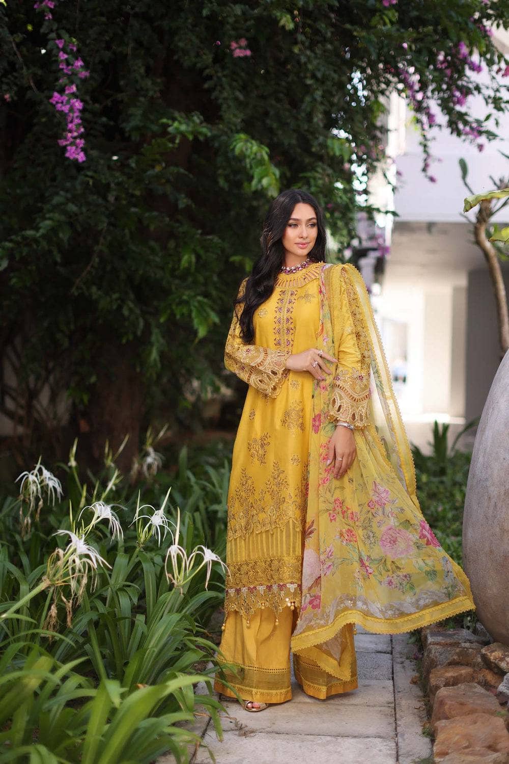 img_saadia_asad_chikankari_lawn_24_awwal_boutique