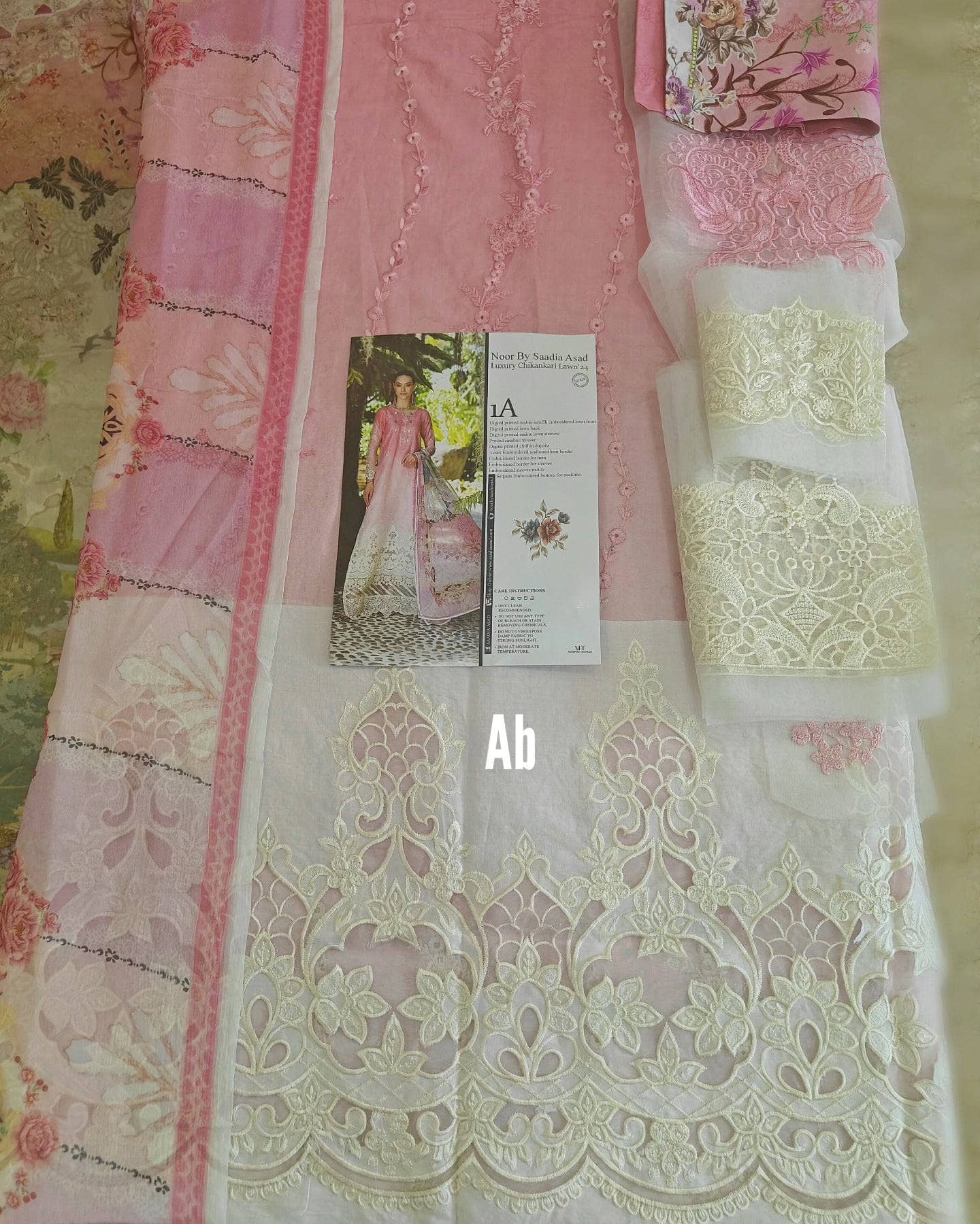 img_saadia_asad_chikankari_awwal-boutique