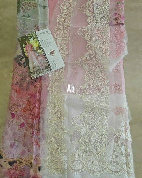 img_saadia_asad_chikankari_awwal-boutique
