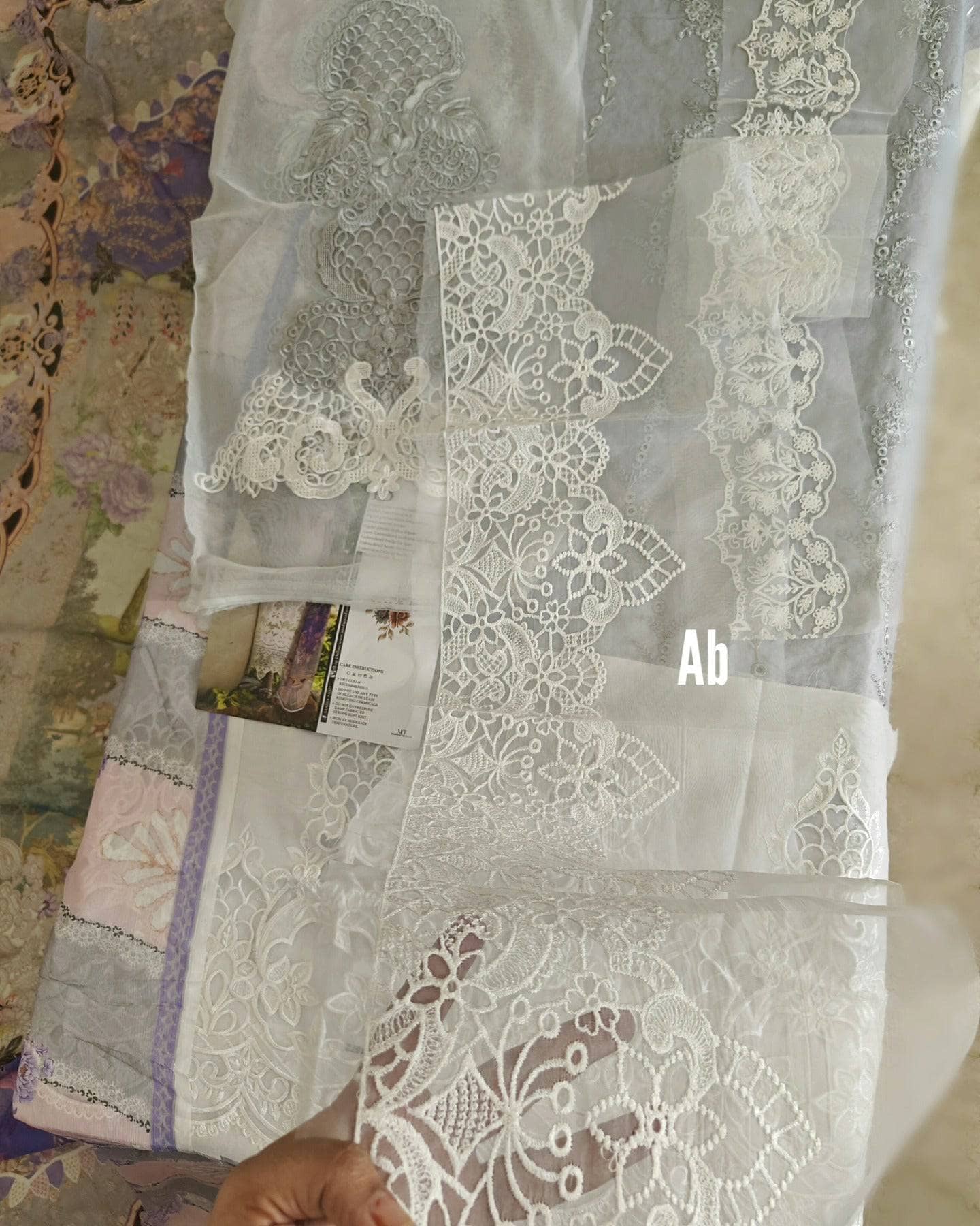 img_saadia_asad_chikankari_awwal-boutique