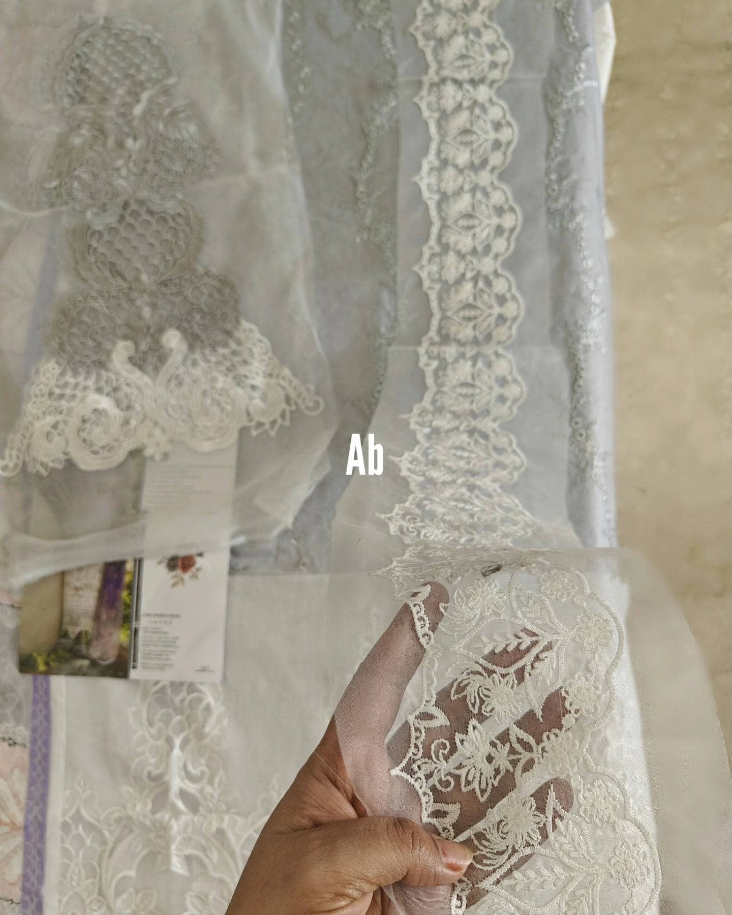 img_saadia_asad_chikankari_awwal-boutique