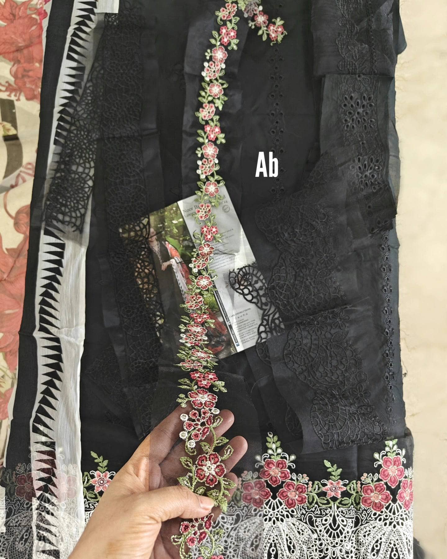 img_saadia_asad_24_awwal_boutique