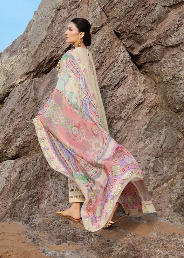 Sadaf Fawad Khan Siraa Lawn 26/Sunehri