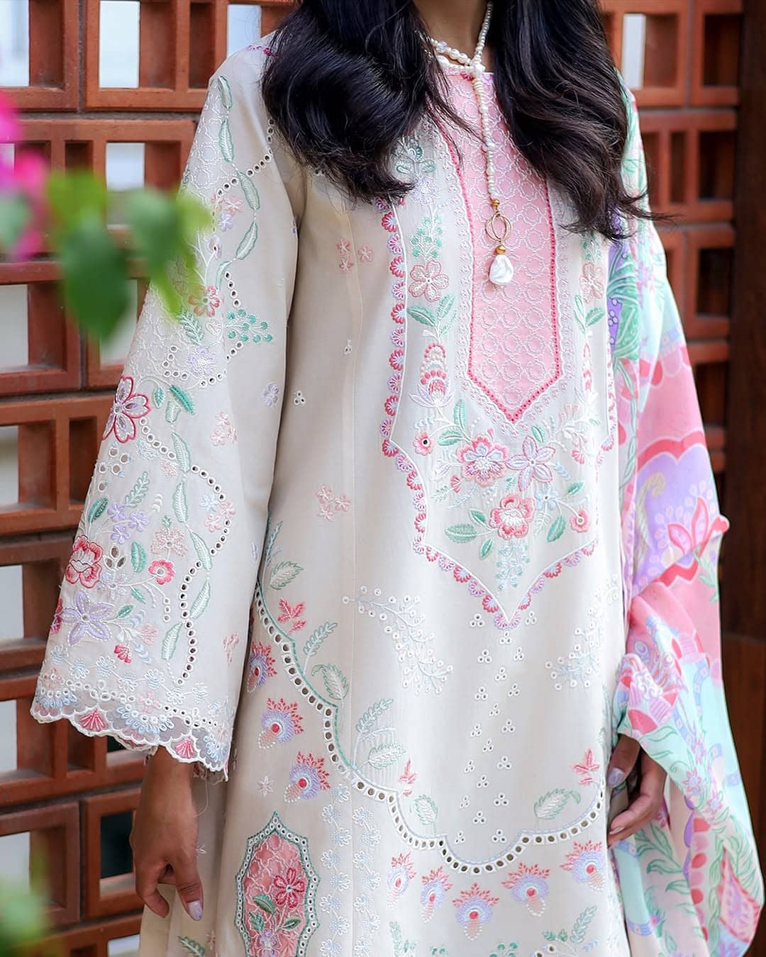 Sadaf Fawad Khan Siraa Lawn 26/Sunehri
