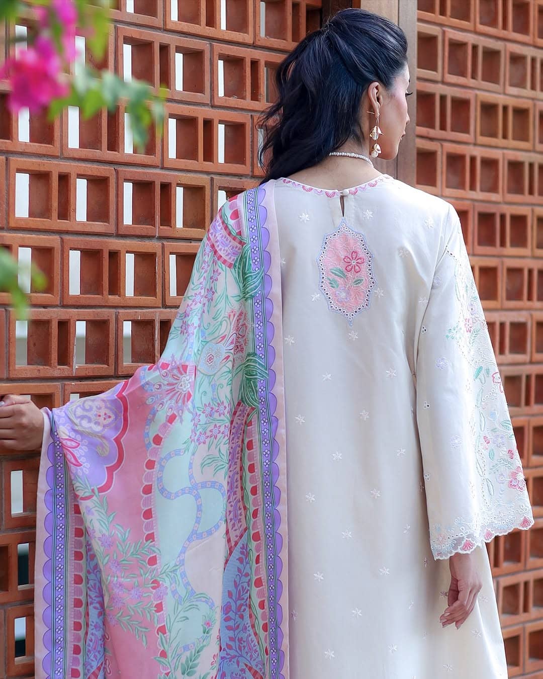 Sadaf Fawad Khan Siraa Lawn 26/Sunehri