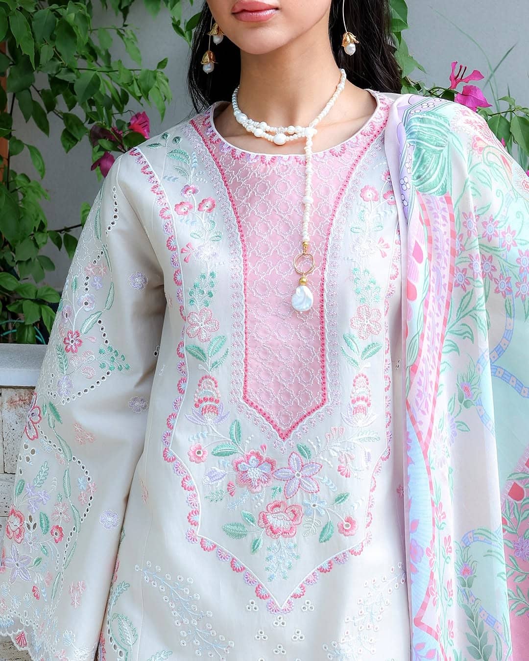 Sadaf Fawad Khan Siraa Lawn 26/Sunehri